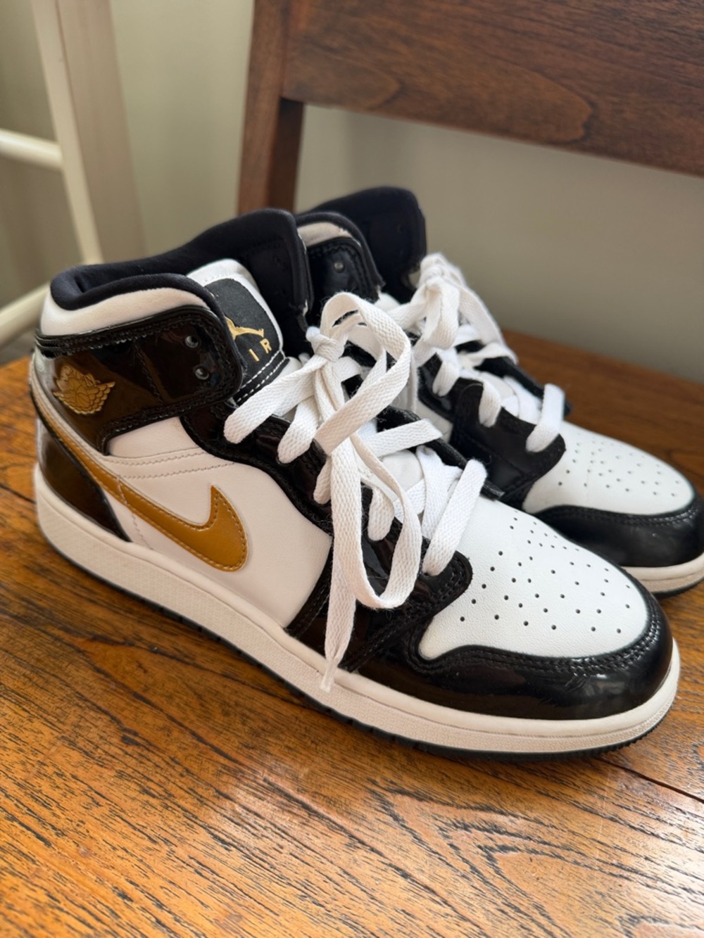 Nike Youth Sneakers White Black Gold Swoosh